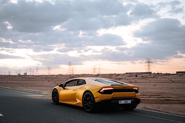 Lamborghini amarillo, préstamo de título de vehículo