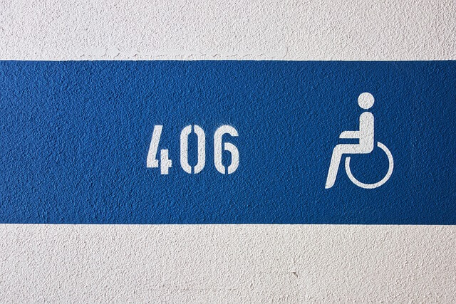estacionamiento para personas con discapacidades.