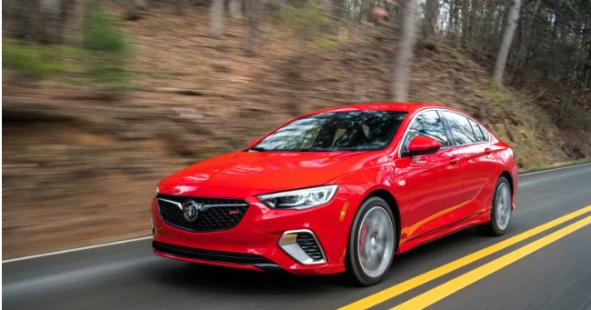 Buick Regal rojo, uno de los menos populares