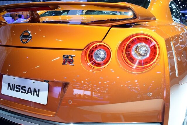 Nissan Skyline naranja, vehículos importados